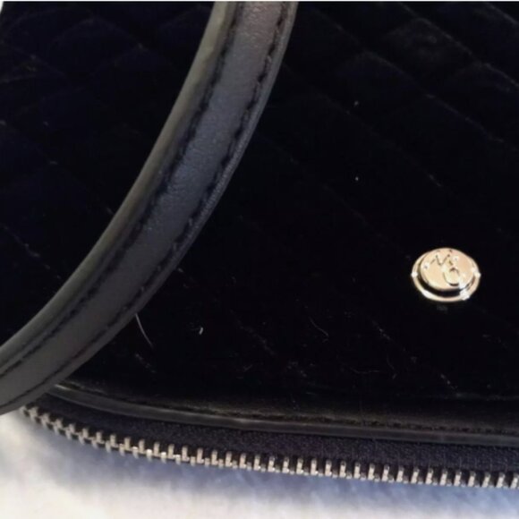 NINE WEST Black Velvet Quilted HANDBAG Small Crossbody Snap Adjustable Strap - Picture 5 of 10